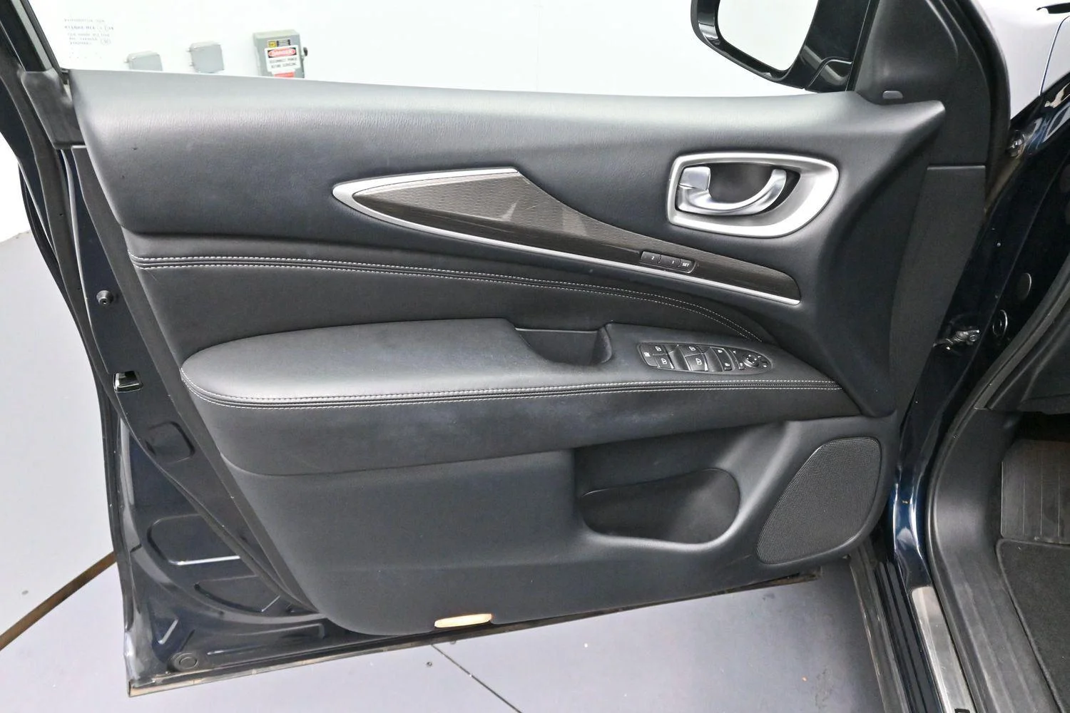 Used 2019 Hermosa Blue INFINITI LUXE image 9