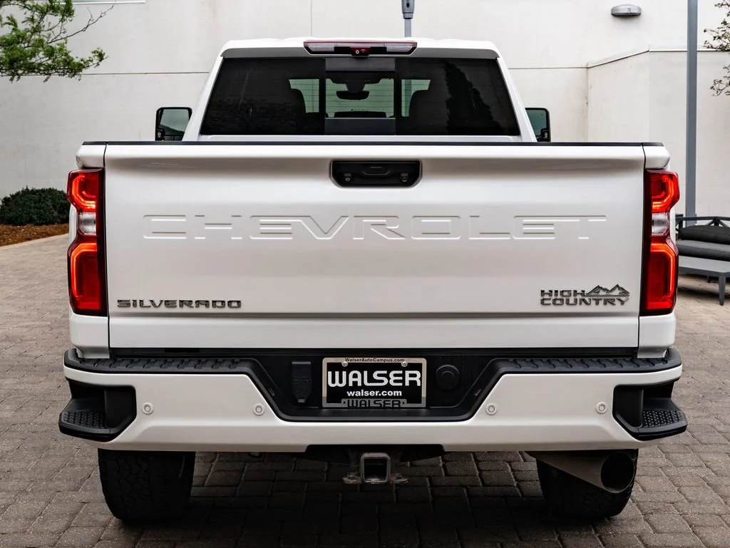 Used 2022 Iridescent Pearl Tricoat Chevrolet High Country image 7