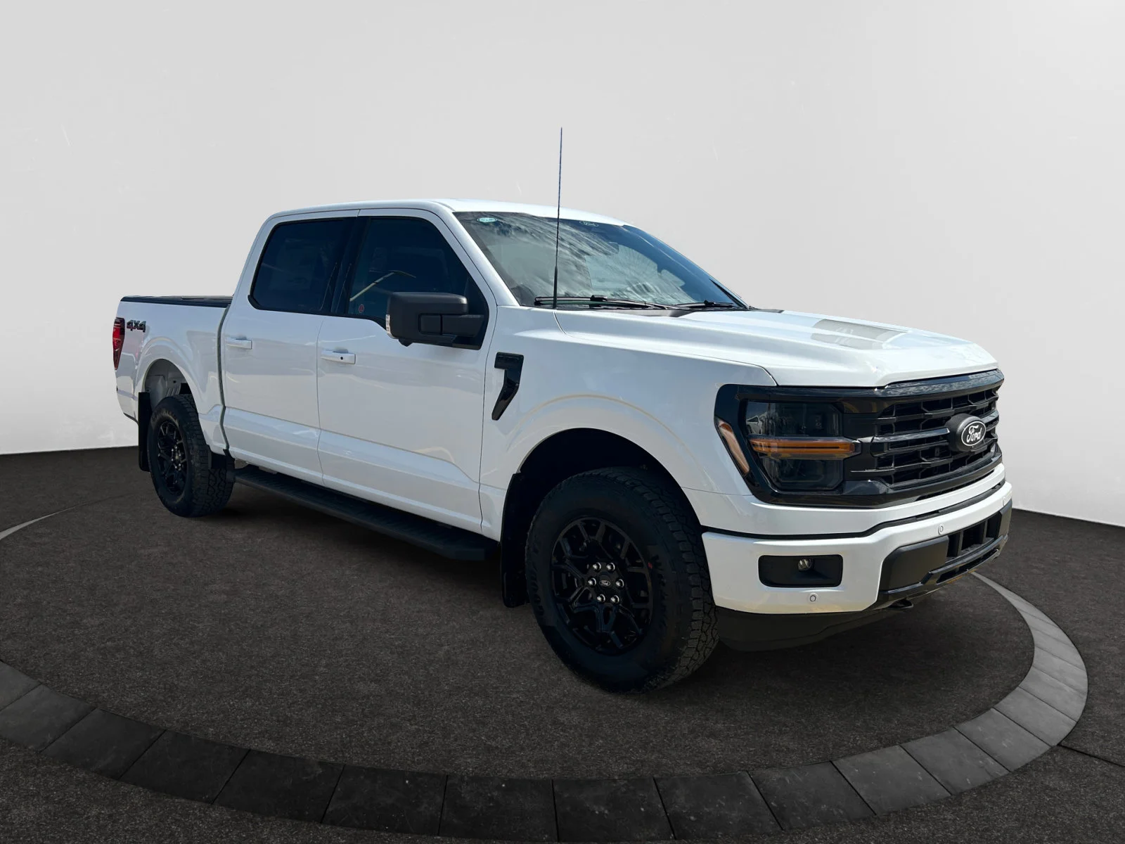 New 2026 Oxford White Ford XLT image 7