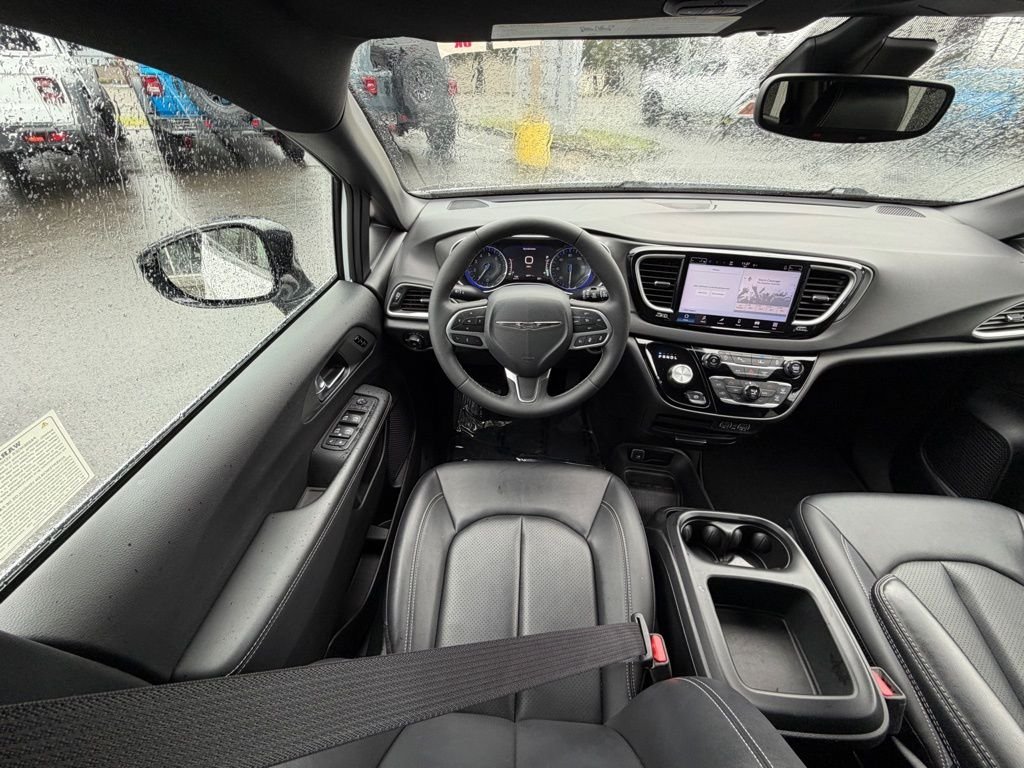 2025 Chrysler Pacifica Select - Photo 15