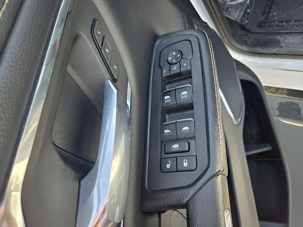 Used 2025 White Ram Laramie image 21