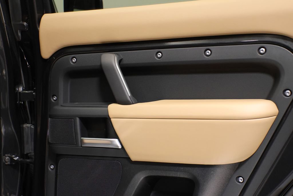 2026 Land Rover Defender X-Dynamic SE - Photo 43