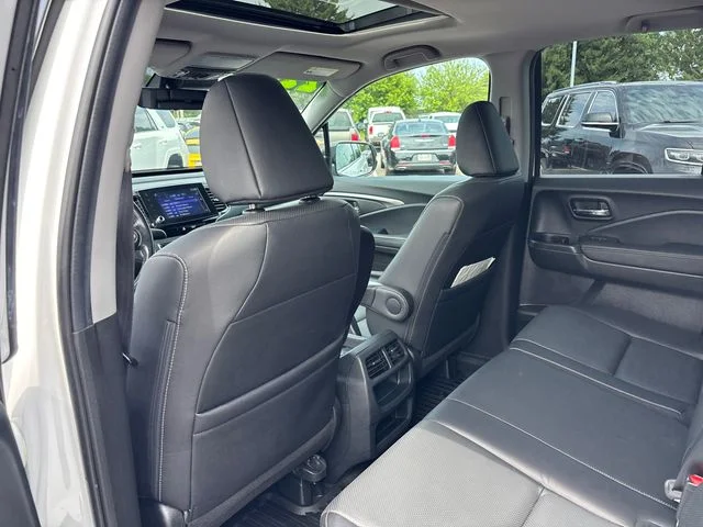 Used 2022 White Honda RTL image 9