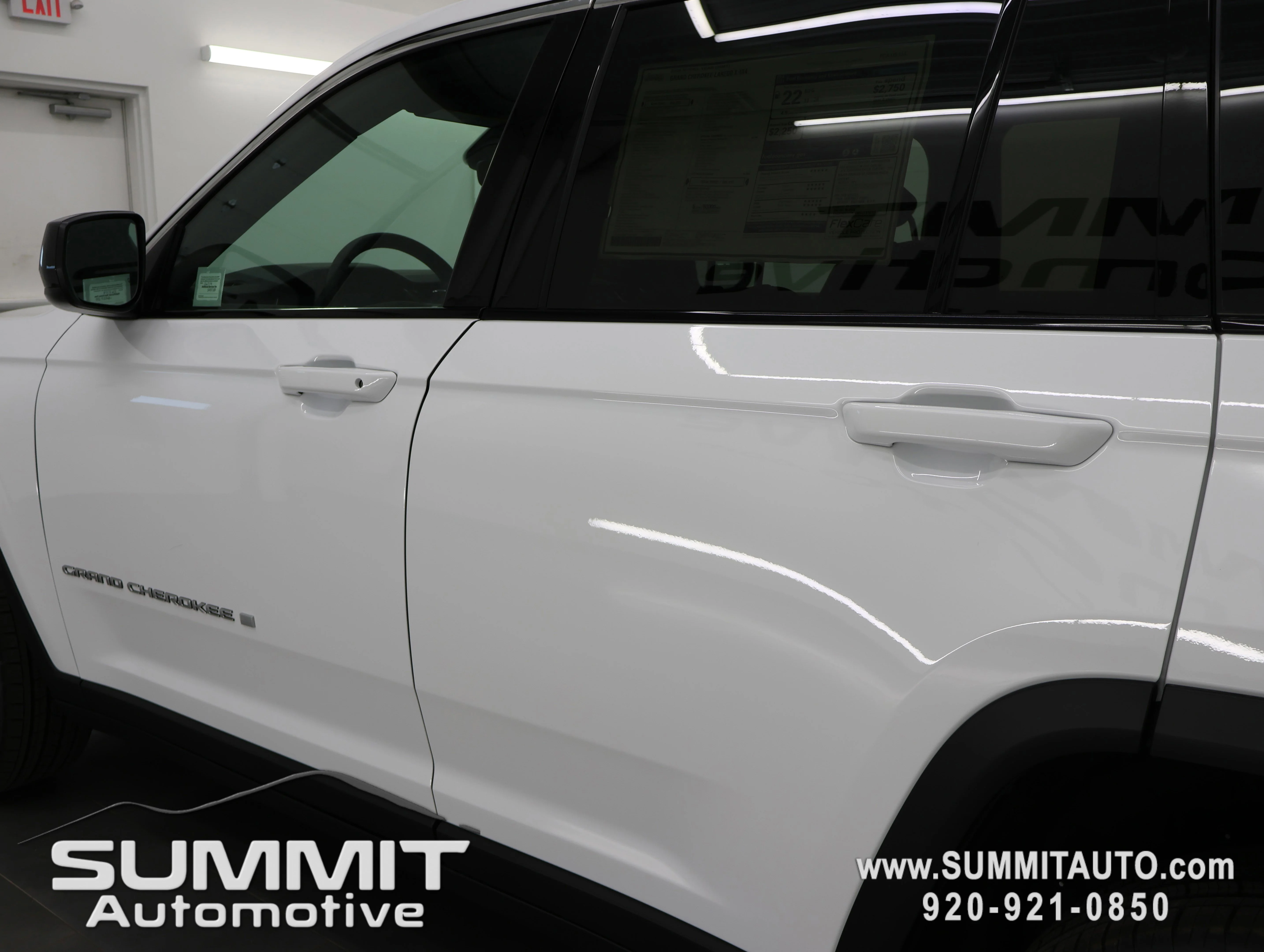 New 2026 Bright White Clear-Coat Exterior Paint Jeep Laredo X image 34