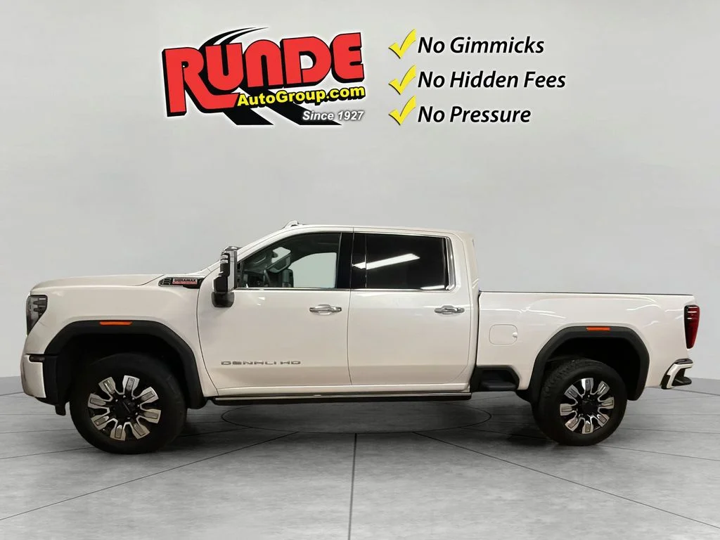 Used 2025 White Frost Tri-Coat GMC Denali image 3