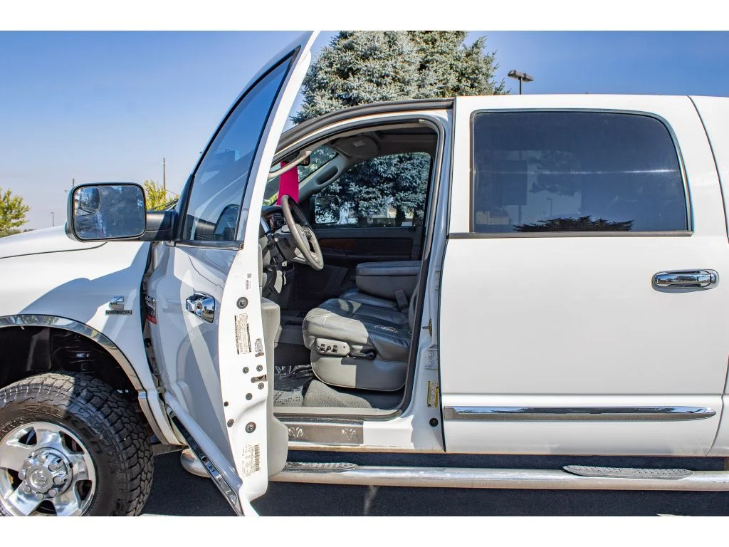 Used 2007 Bright White Clearcoat Dodge Laramie image 27