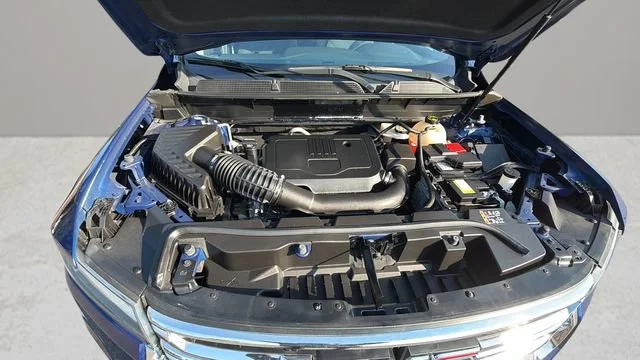 Used 2023 Ultra Blue Metallic GMC SLE image 32