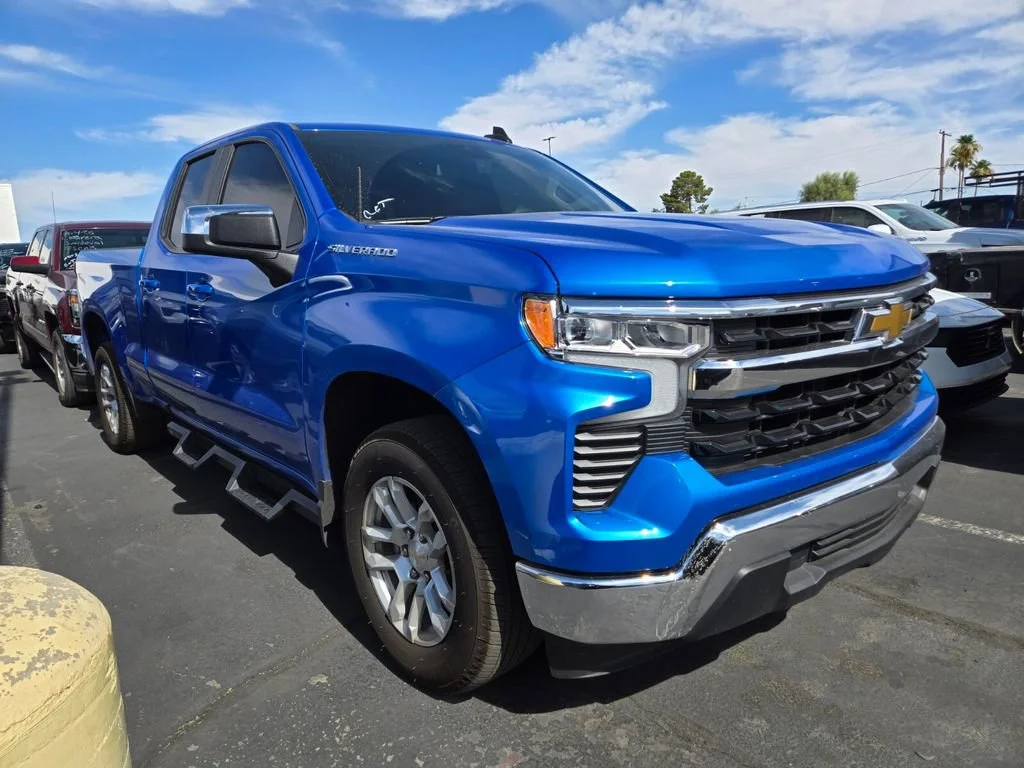 Used 2025 Riptide Blue Metallic Chevrolet LT image 2