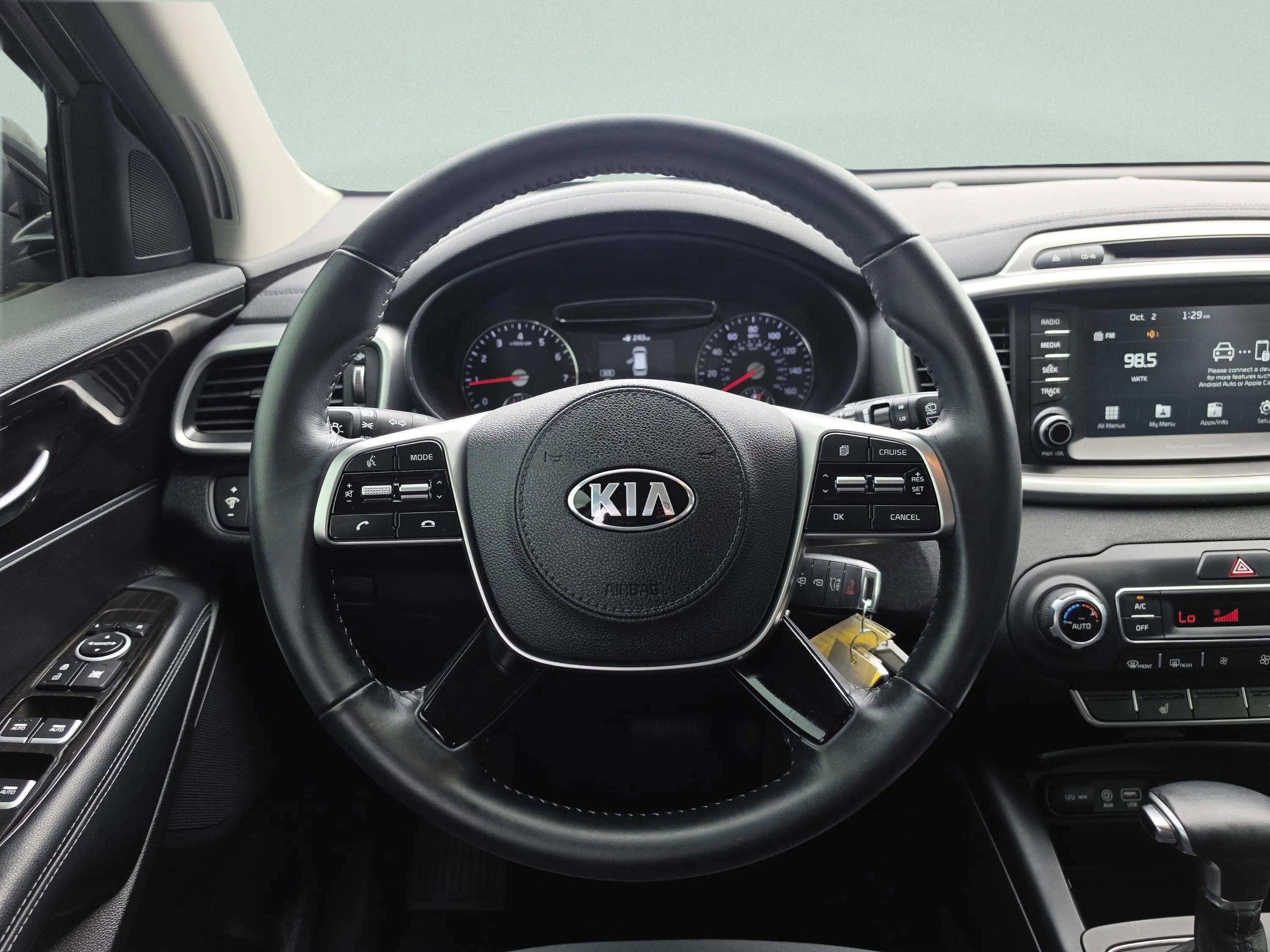 Used 2019 Platinum Graphite Kia LX V6 image 18