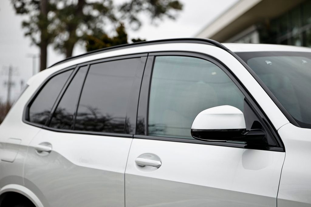 New 2026 Mineral White Metallic BMW sDrive40i image 3