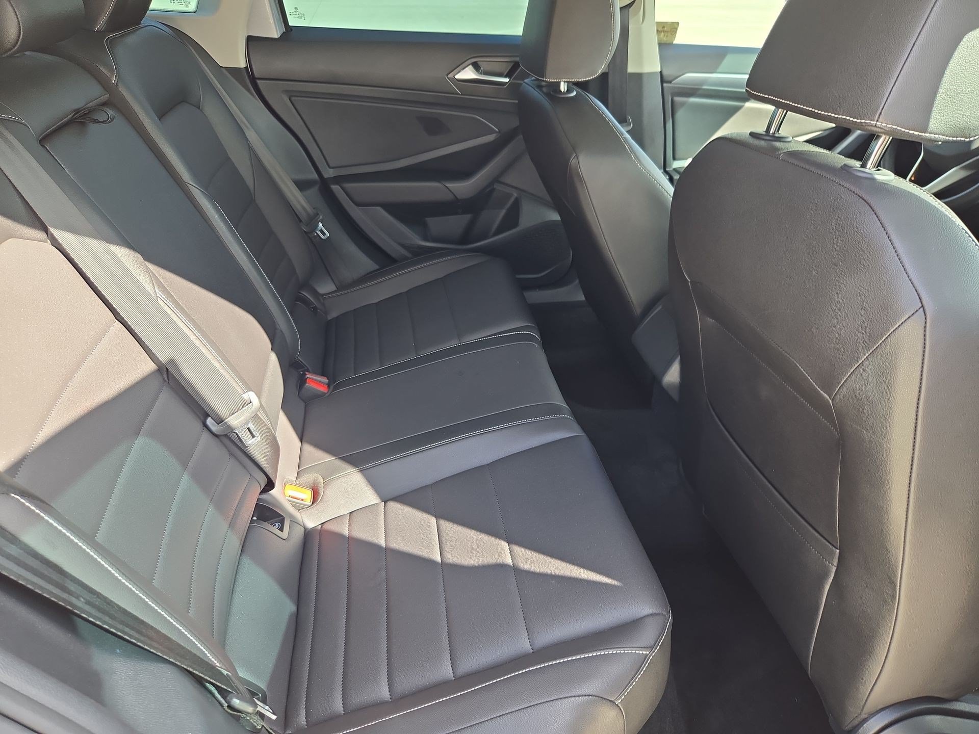 Used 2024 Silver Volkswagen SE image 29