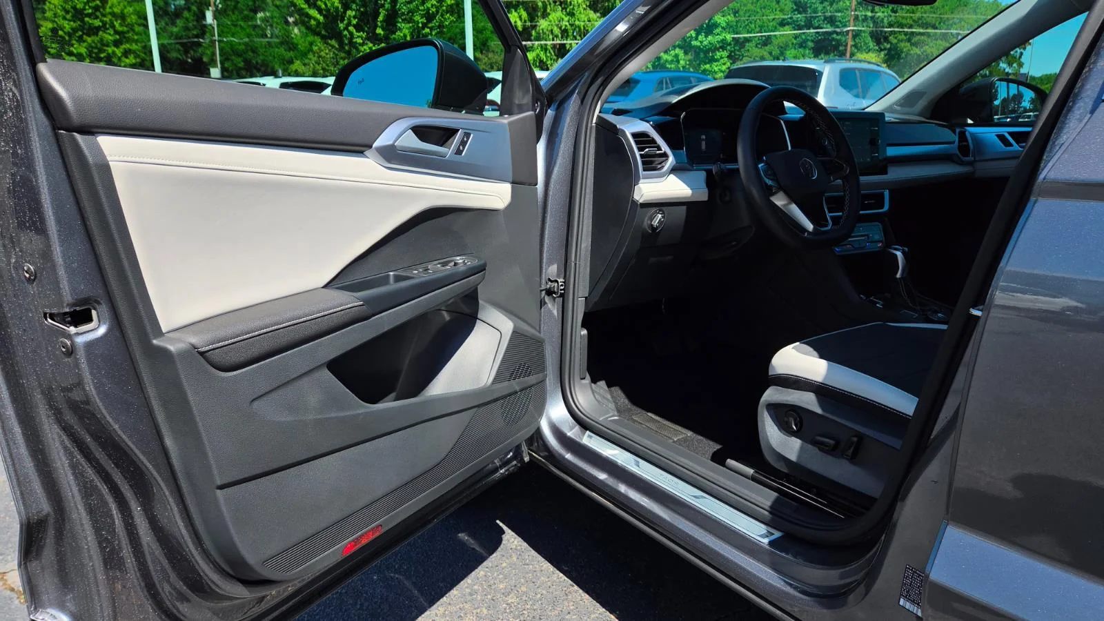 2025 Volkswagen Taos SE - Photo 19