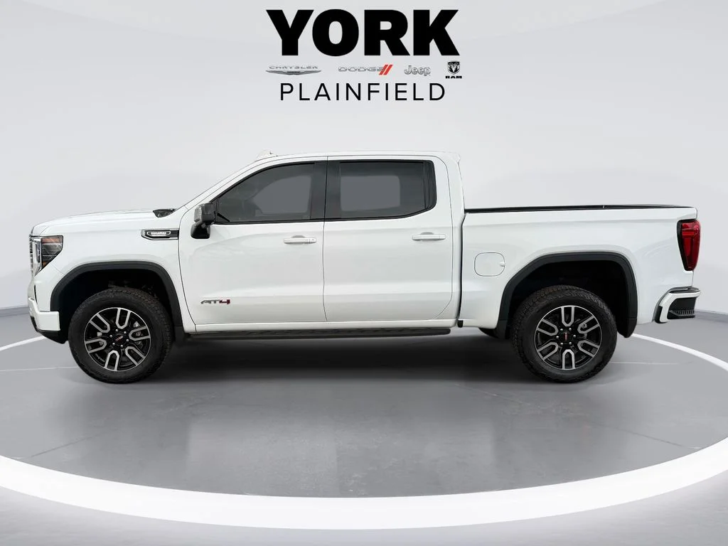 Used 2025 White GMC AT4 image 8