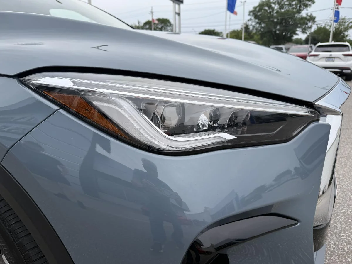 Used 2022 Grey INFINITI Sensory image 9