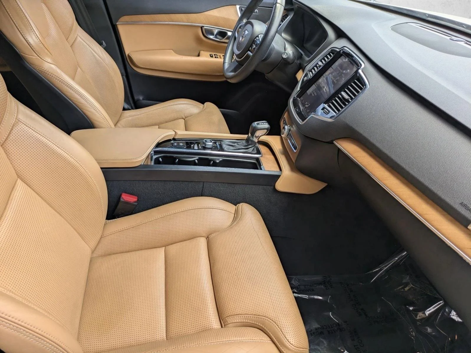 Used 2018 White Volvo Inscription image 19