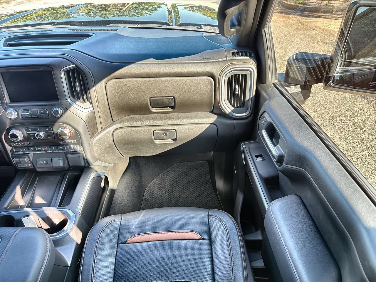 Used 2022 ONYX BLACK GMC AT4 image 24