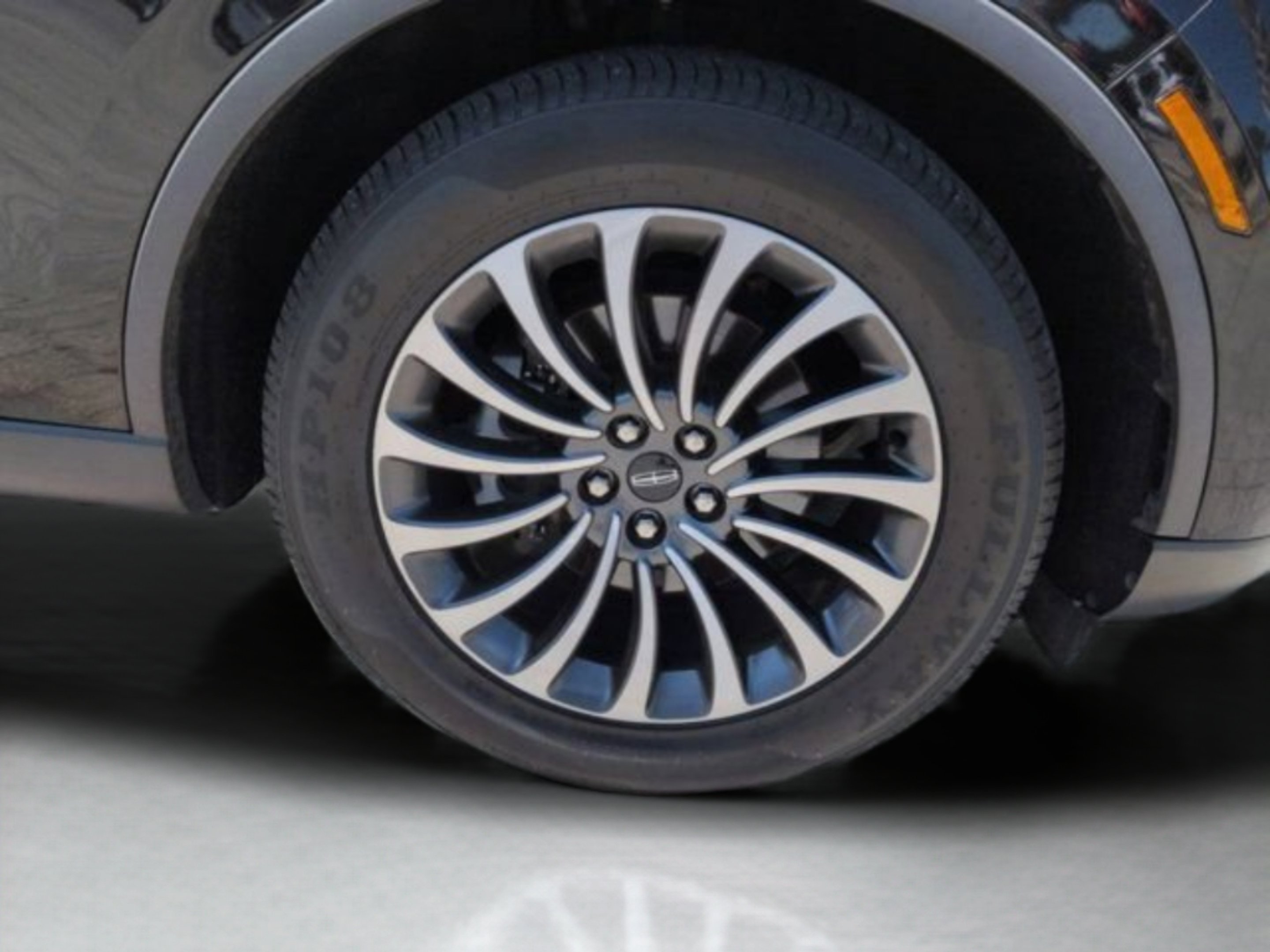 Used 2021 Black Lincoln Reserve image 33