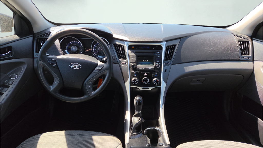 Used 2014 Black Hyundai GLS image 22