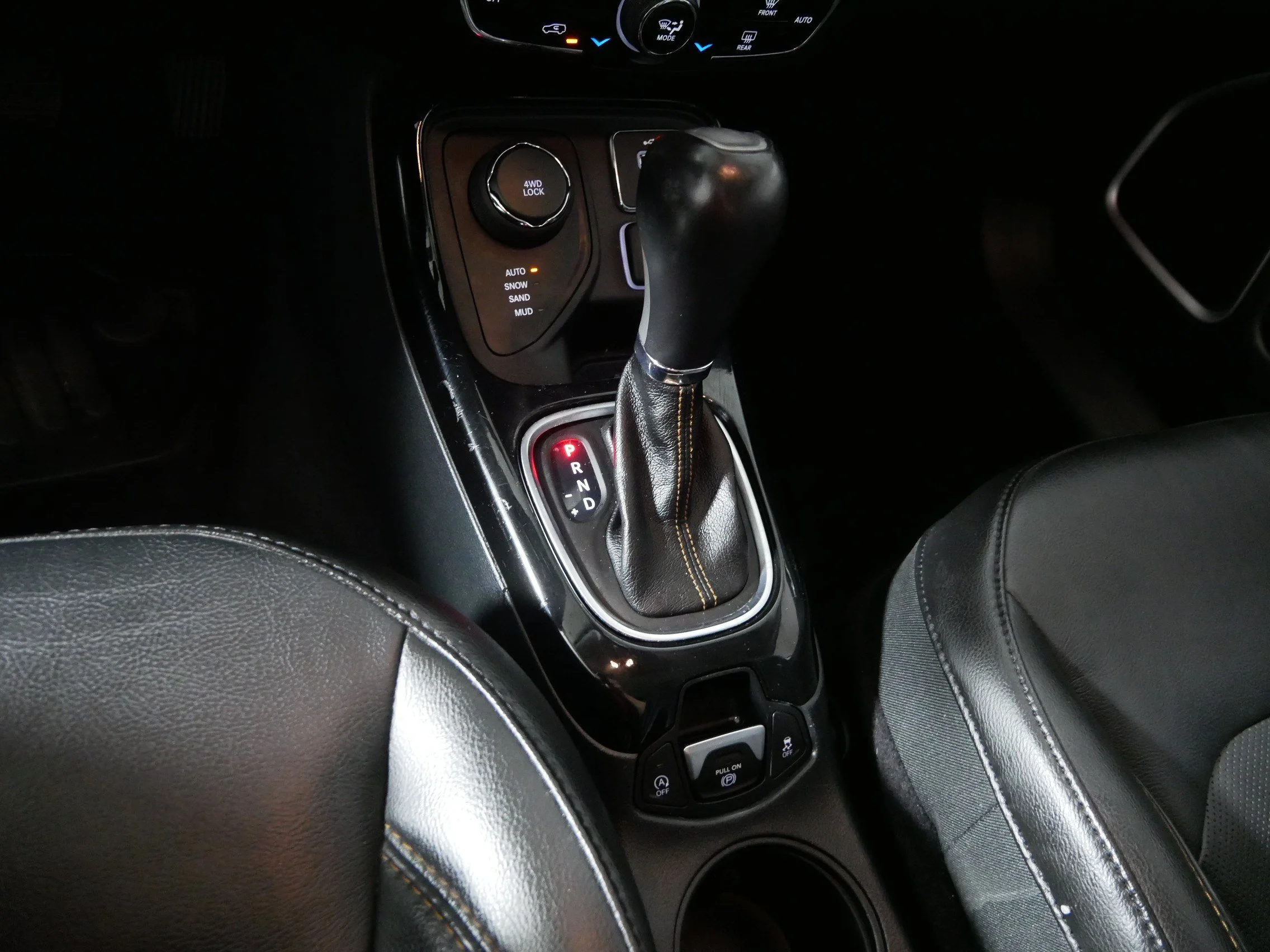 Used 2018 Pearl White Tri-Coat Jeep Limited image 24