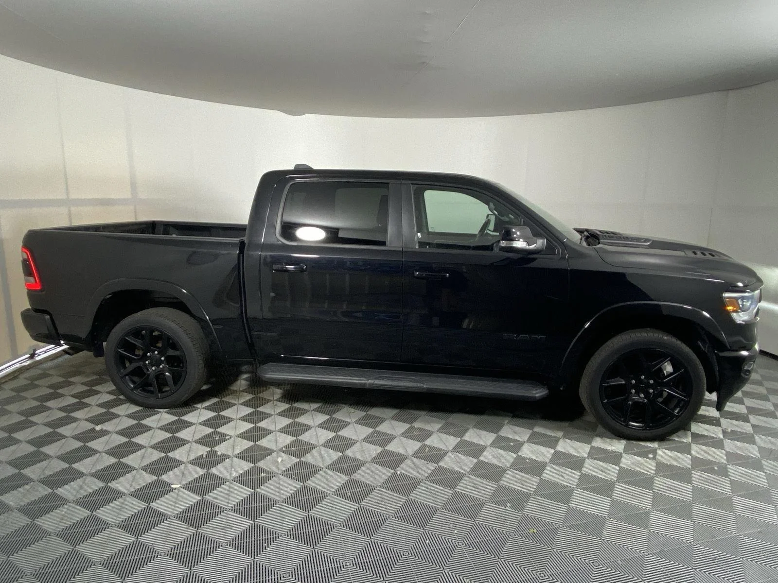Used 2021 Diamond Black Crystal Pearlcoat Ram Laramie image 3