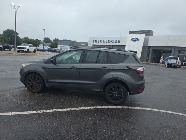 Used 2017 Magnetic Ford SE image 6