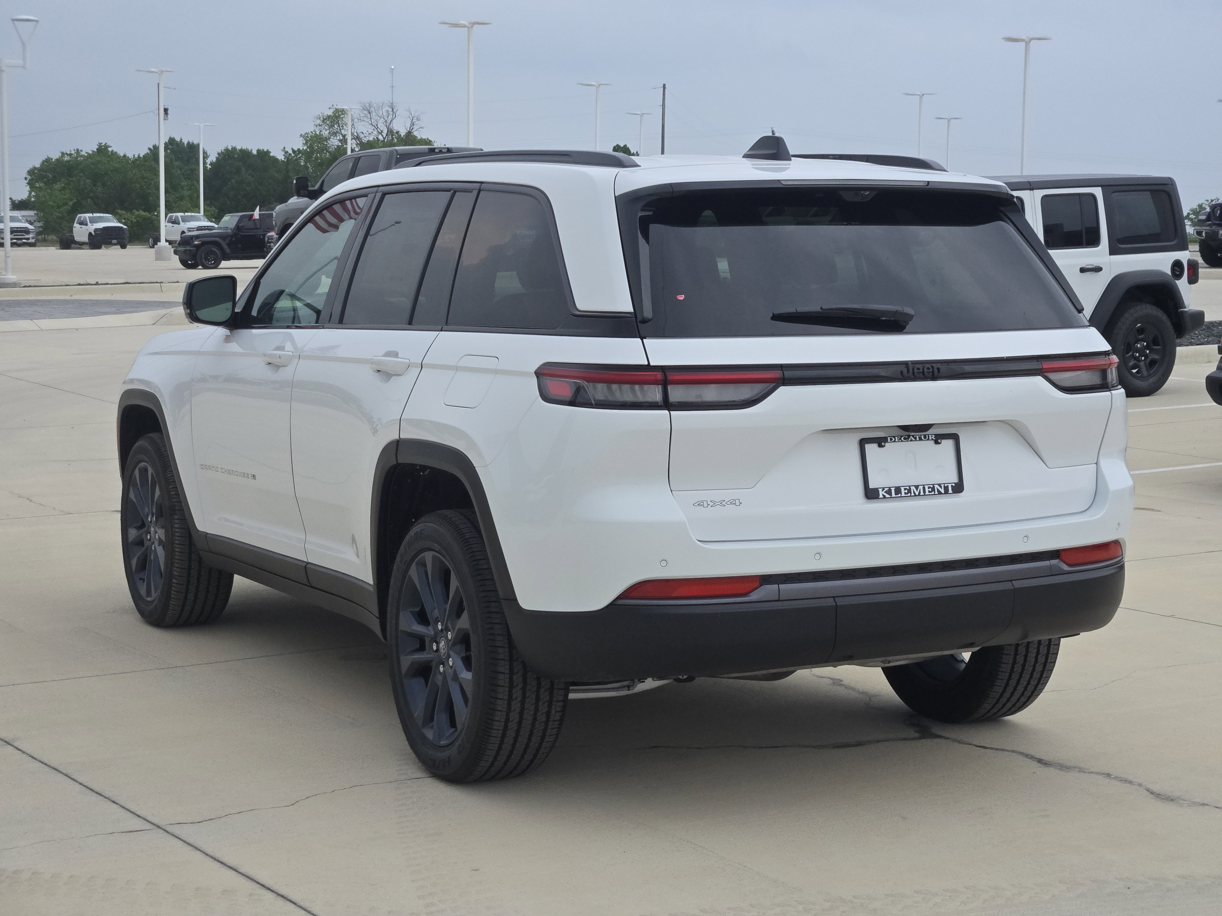 New 2026 Bright White Clear-Coat Exterior Paint Jeep 85th Anniversary Edition image 4