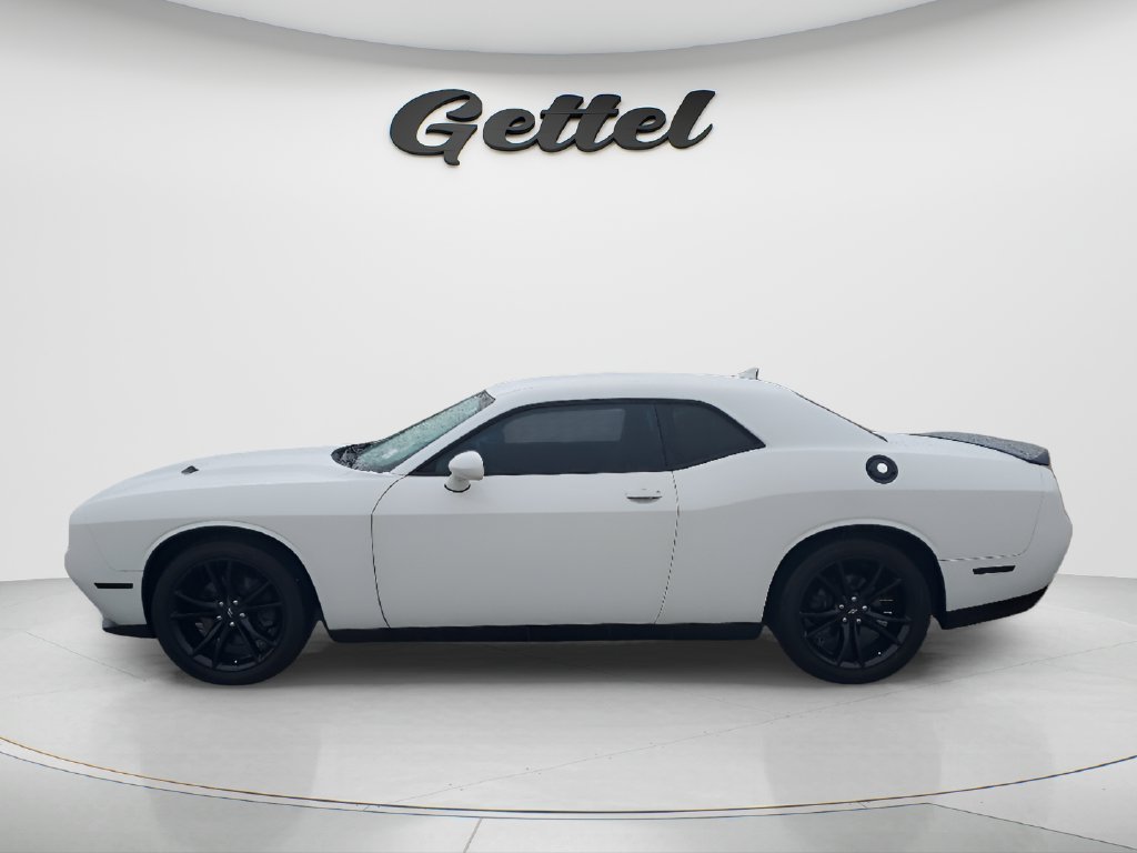 Used 2018 White Dodge SXT image 8