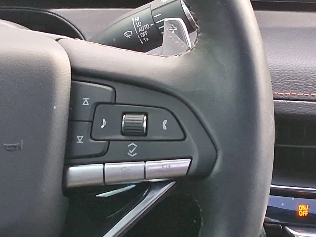 Certified Used 2025 Crystal White Tricoat Cadillac Sport image 13