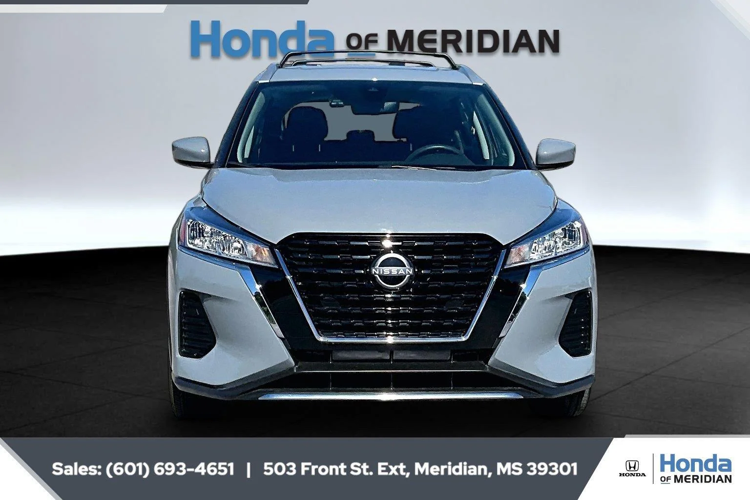 Used 2024 Boulder Gray Pearl Nissan SV image 3