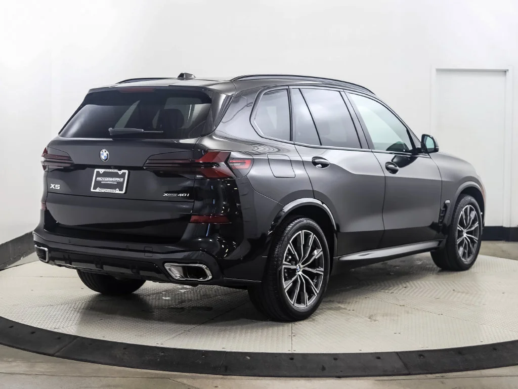 Certified Used 2026 Black Sapphire Metallic BMW xDrive40i image 5
