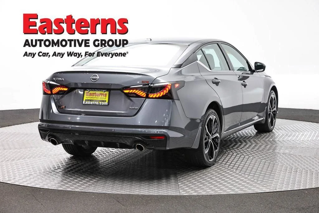 Used 2025 Gray Nissan 2.5 SR image 5
