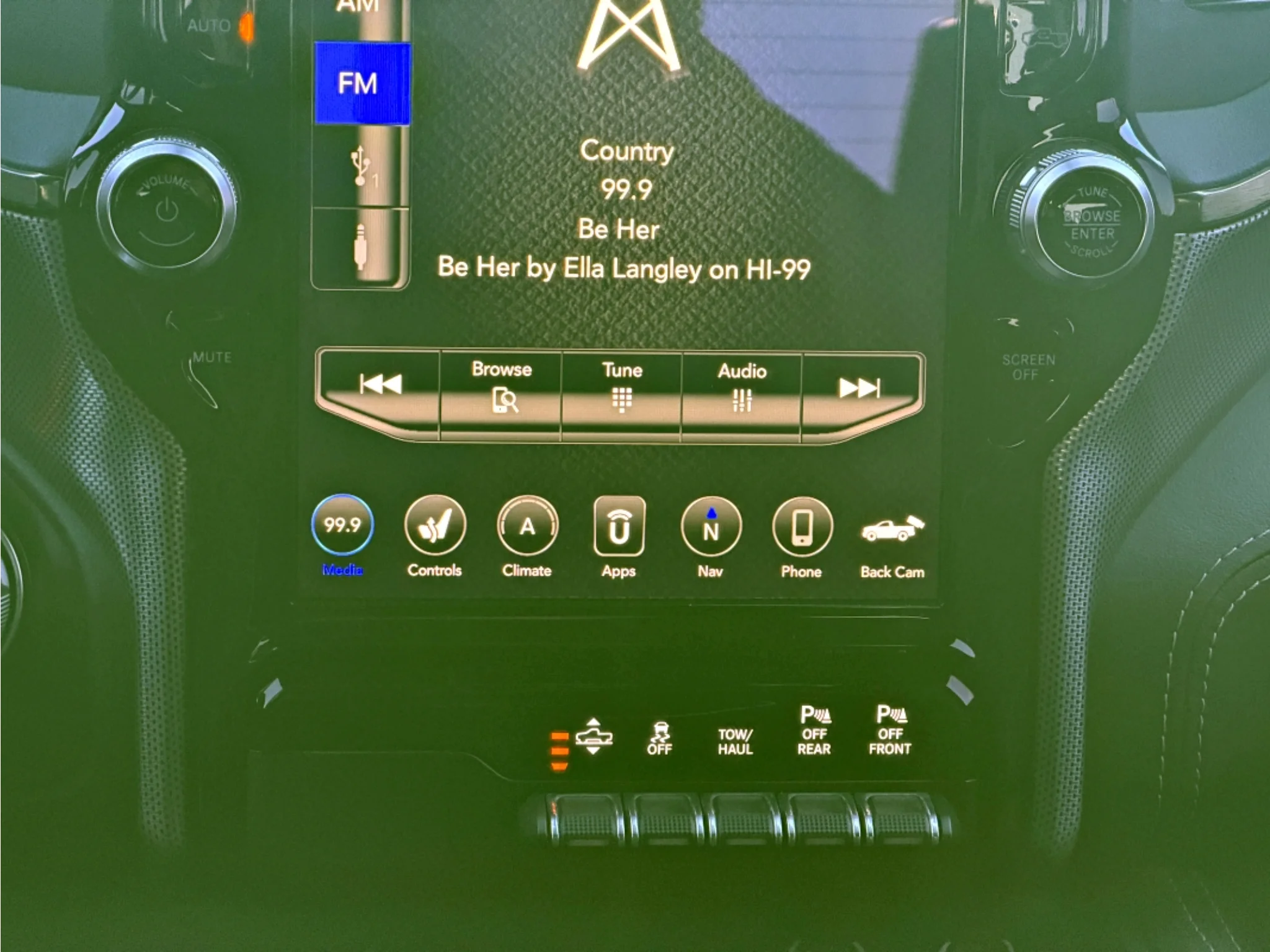 Used 2019 Delmonico Red Pearlcoat Ram Limited image 10