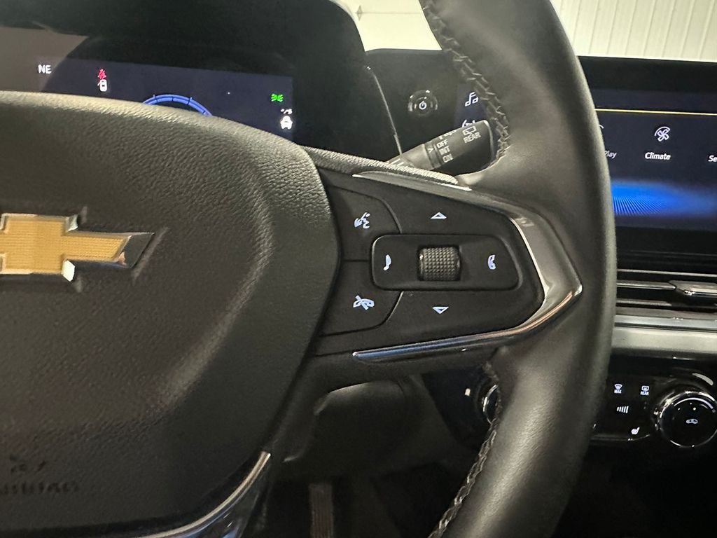 Used 2025 White Chevrolet LT image 34