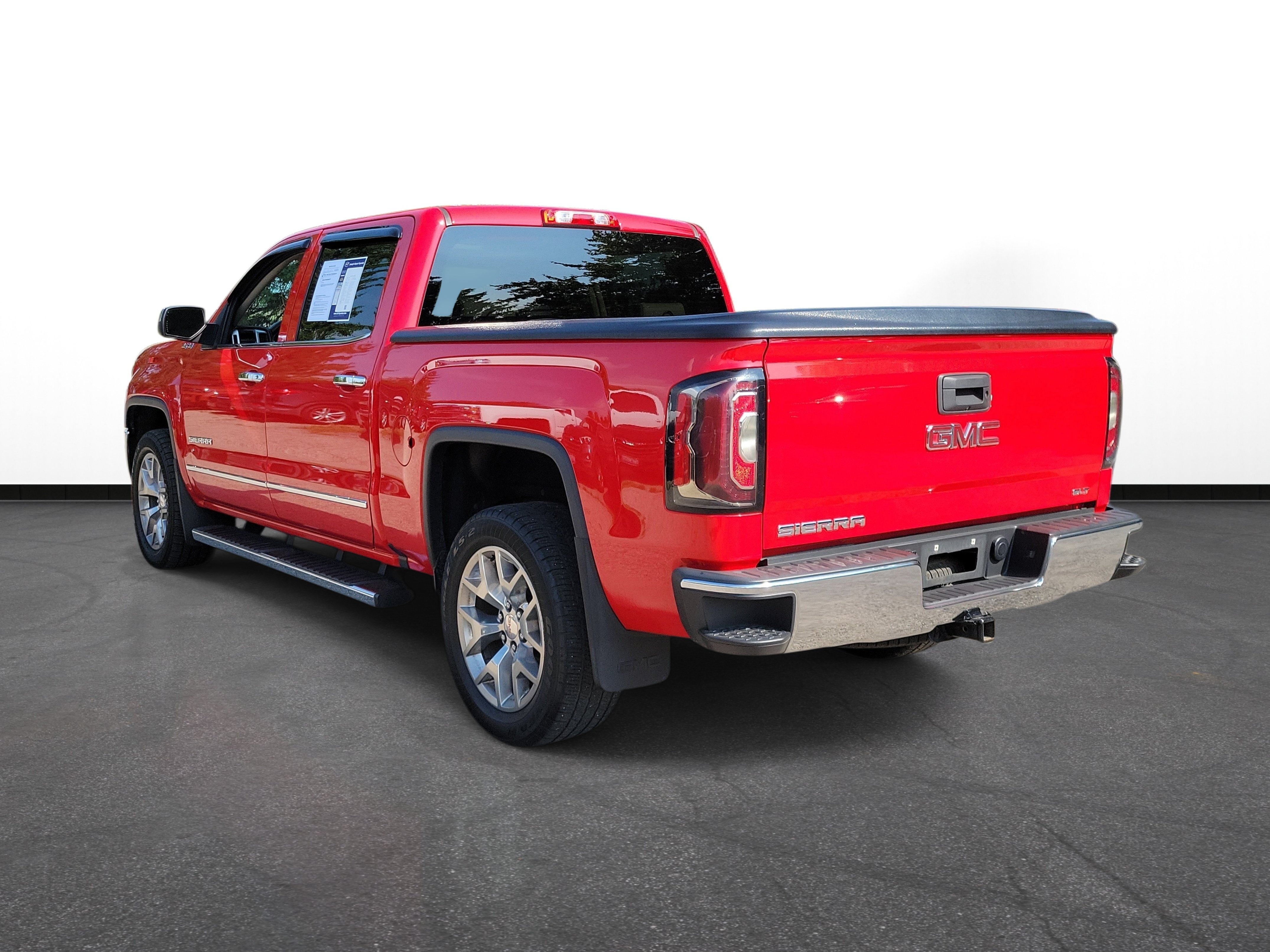 Used 2018 Cardinal Red GMC SLT image 3