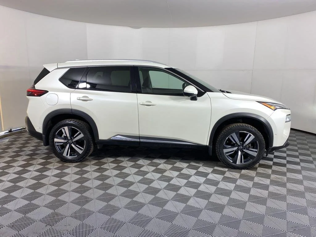 Used 2023 Pearl White Tricoat Nissan SL image 10