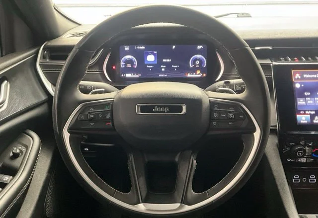 Used 2023 White Jeep Altitude image 7