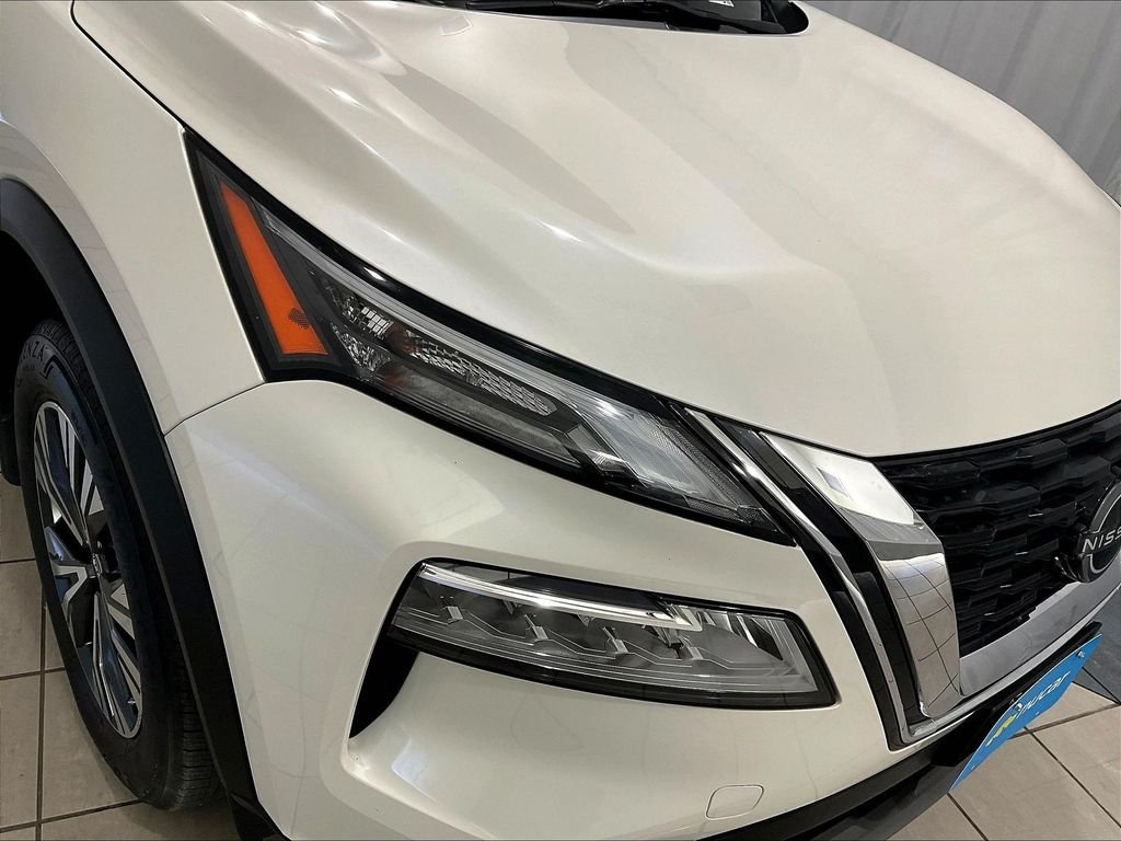 Used 2023 White Nissan SV image 32