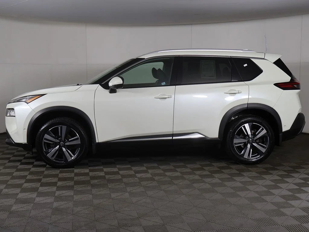 Used 2023 White Nissan SL image 18