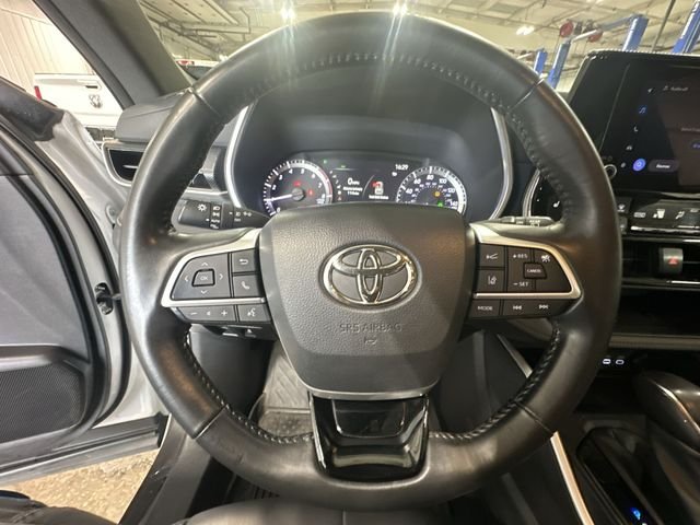 Certified Used 2023 Pearl Toyota XSE image 15