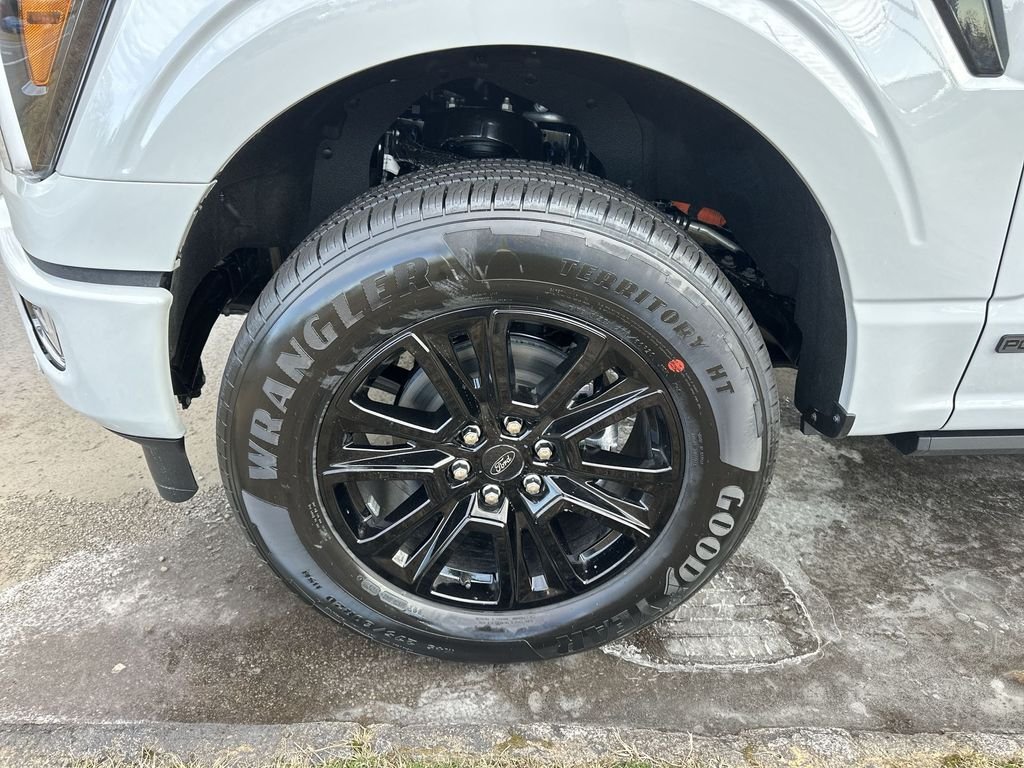 New 2026 Avalanche Ford Platinum® image 10