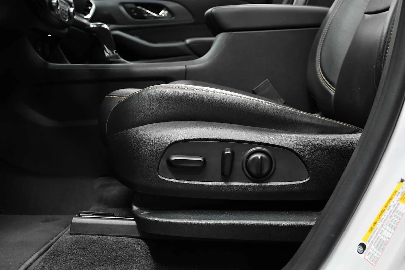 Used 2019 Iridescent Pearl Tricoat Chevrolet Premier image 14