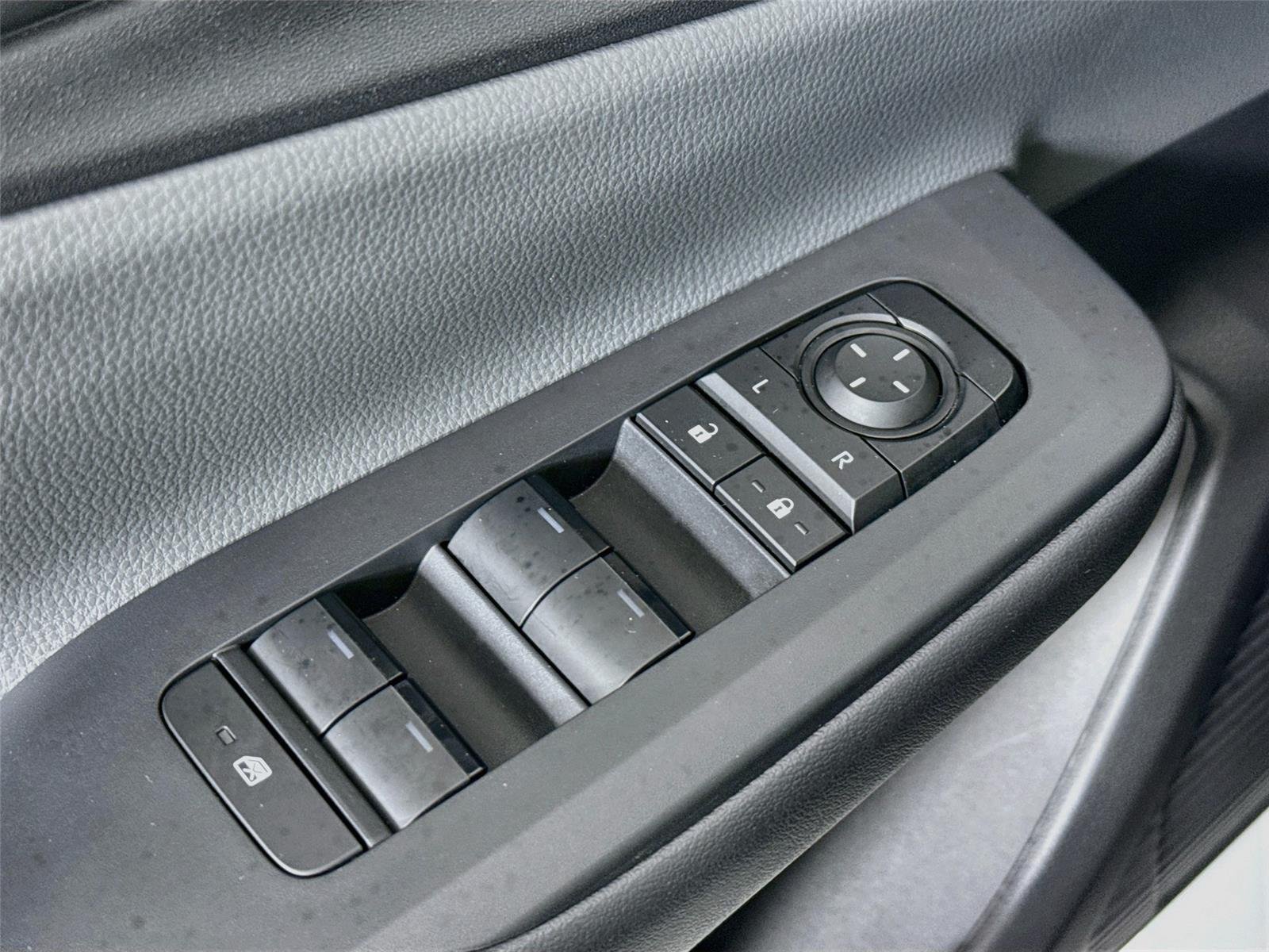 Used 2025 Wind Chill Pearl Toyota LE image 25