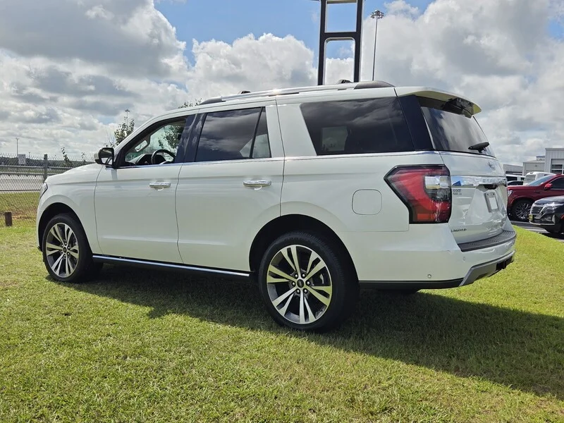 Used 2021 White Metallic FORD LIMITED image 11