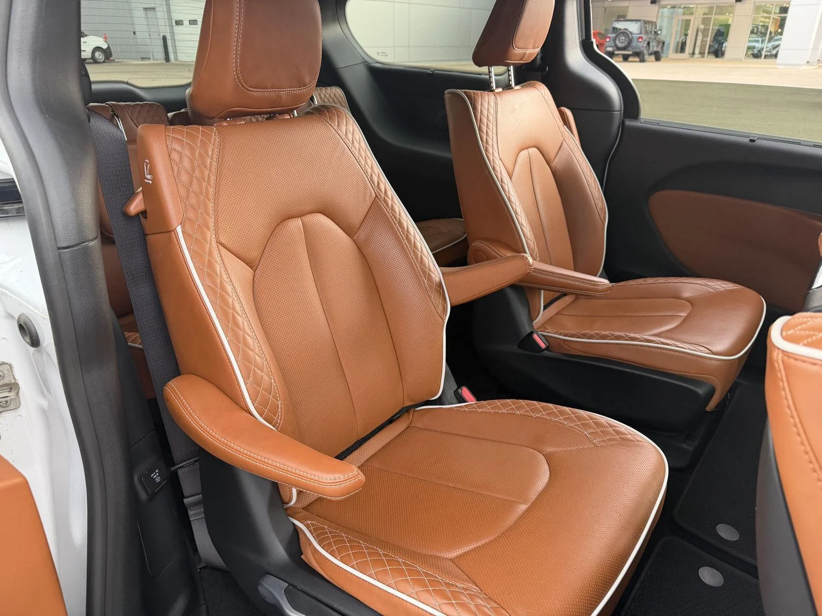 Used 2024 Bright White Clearcoat Chrysler Pinnacle image 15