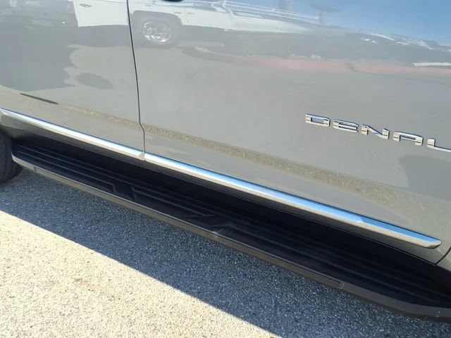 Used 2025 Sterling Metallic GMC Denali image 4