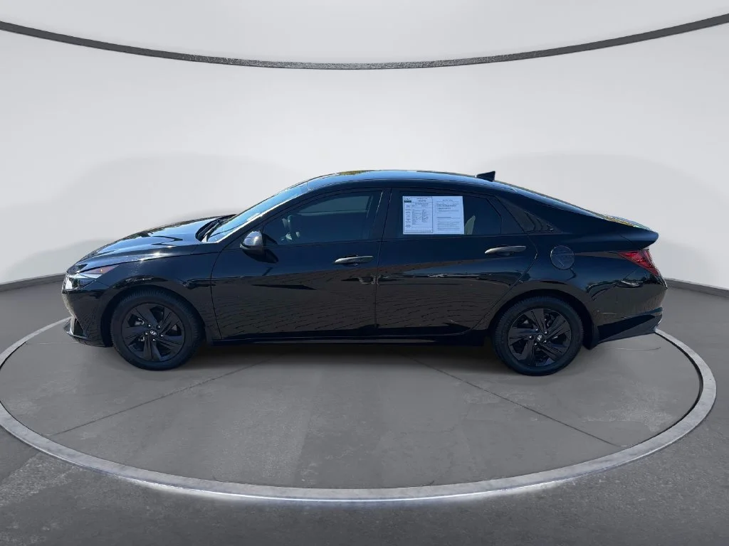 Used 2023 Black Hyundai SEL image 4