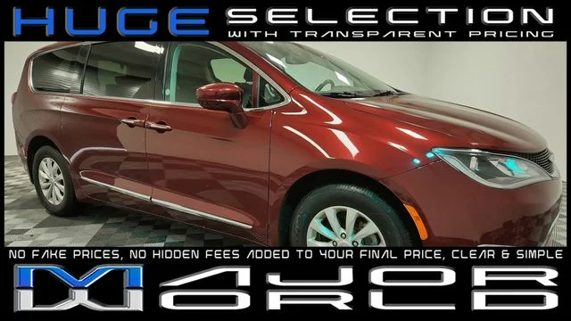 2020 Chrysler Pacifica Touring L's photo