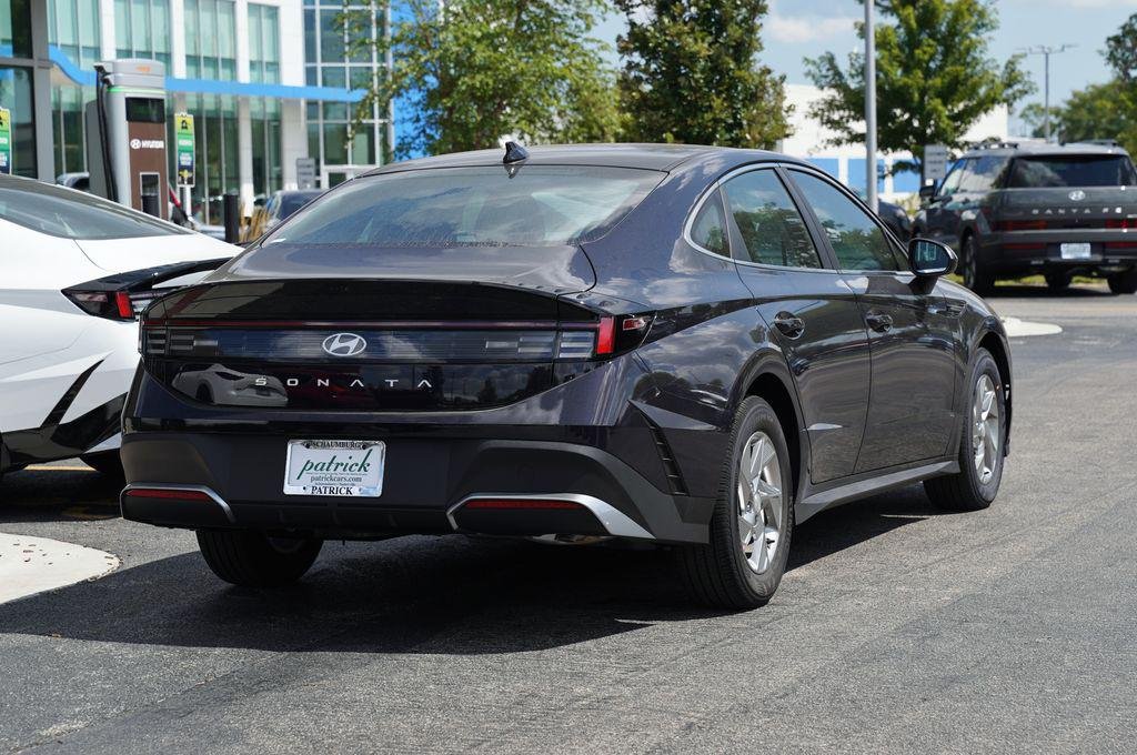New 2026 Carbon Blue Hyundai SE image 4