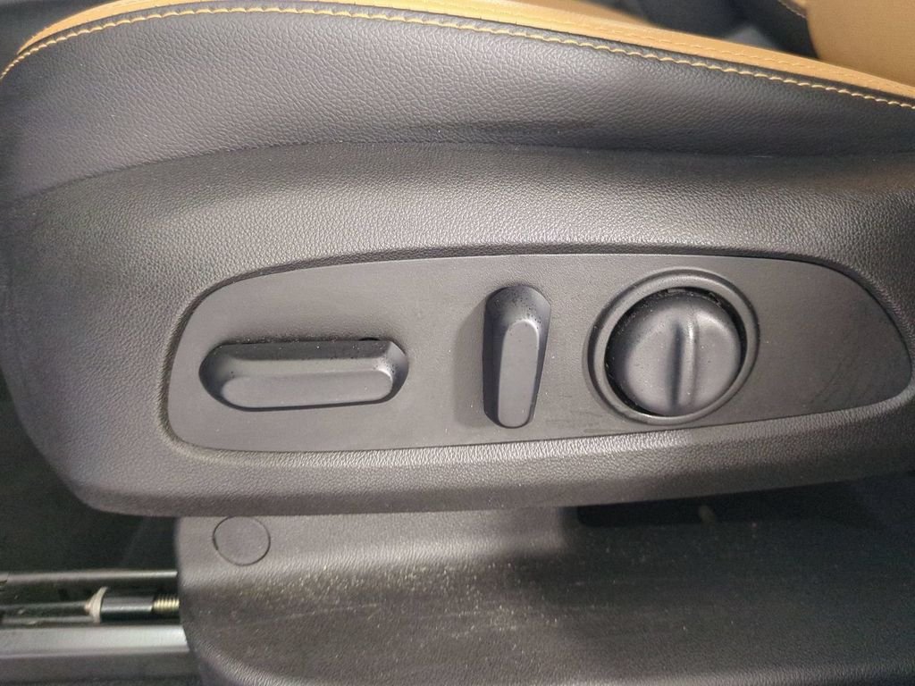 Used 2019 Beige Chevrolet Premier image 23