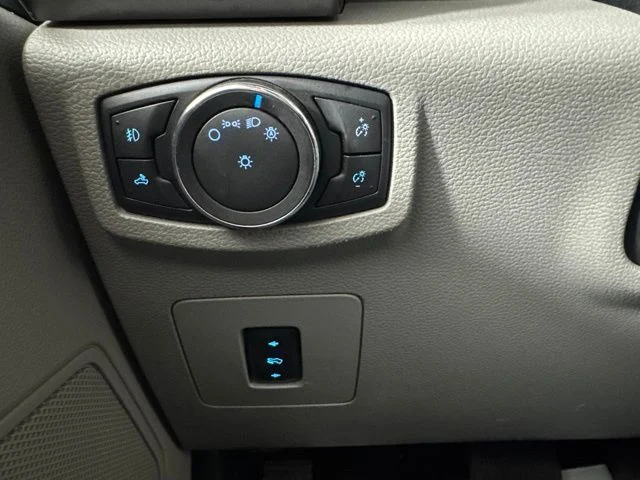 Used 2016 Silver Ford XLT image 19